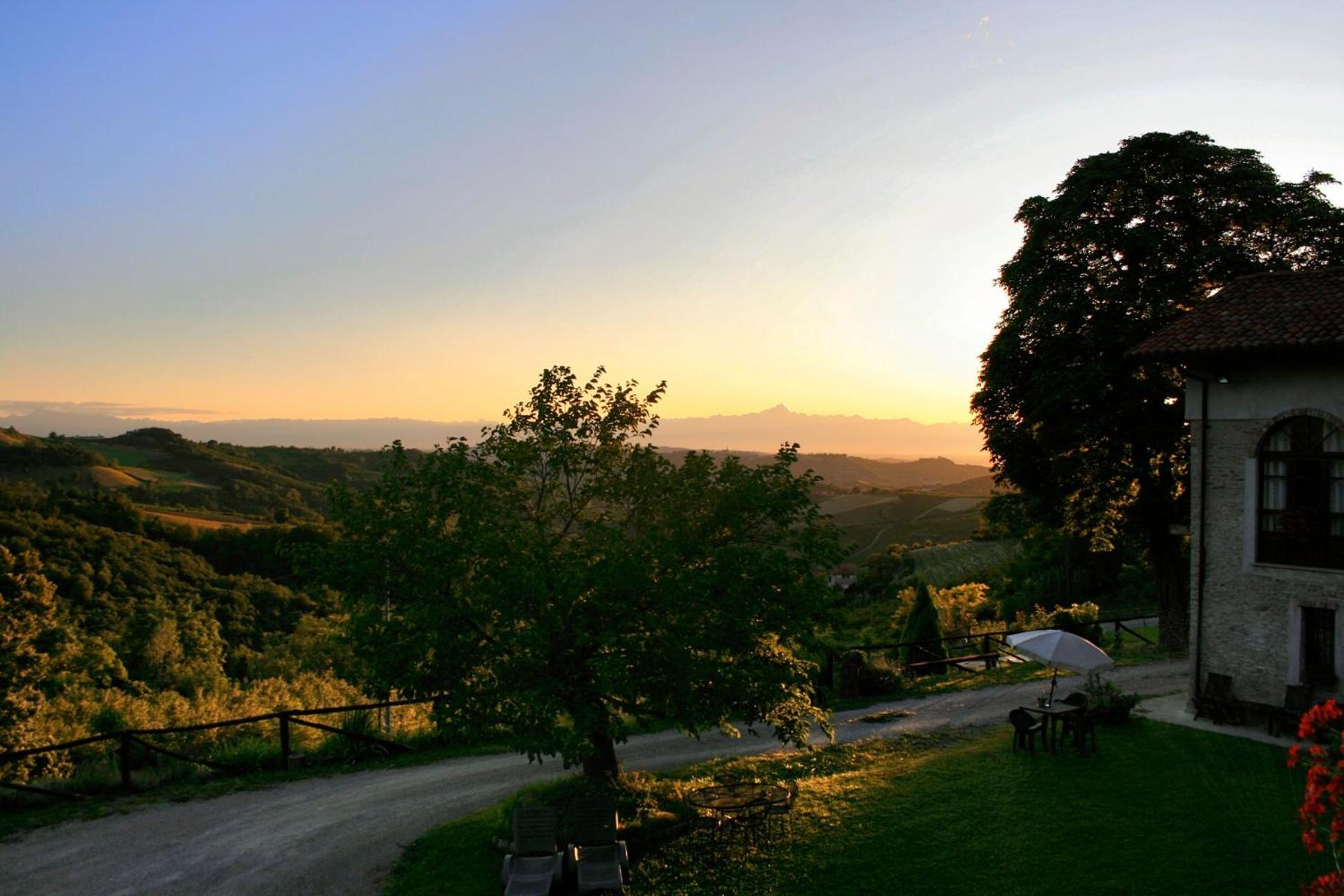 Casa Branzele Bed and Breakfast Trezzo Tinella Eksteriør billede