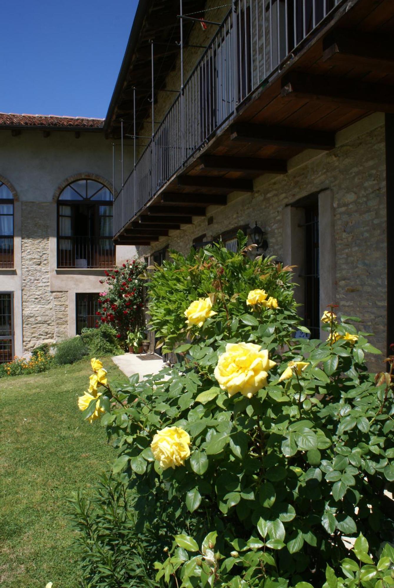 Casa Branzele Bed and Breakfast Trezzo Tinella Eksteriør billede